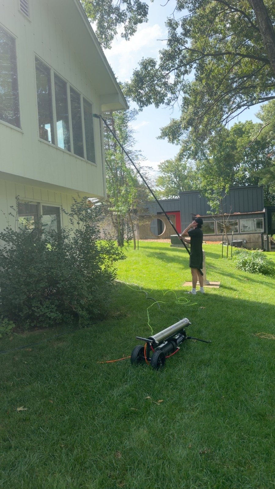 Window cleaning with an extended water-fed pole for upper-story windows
