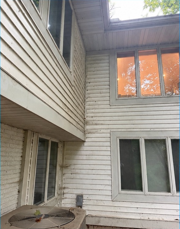 Siding & exterior cleaning — before cleaning or restoration